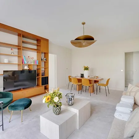 Apartment Modern With Balcony-2br For 6p -