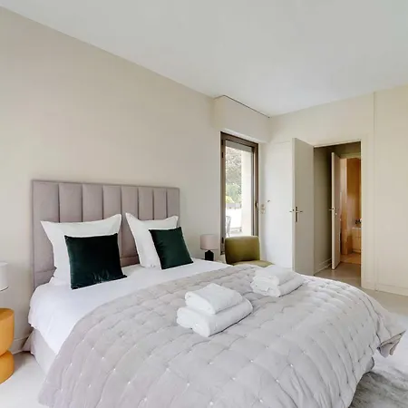 Modern With Balcony-2br For 6p - Apartment *