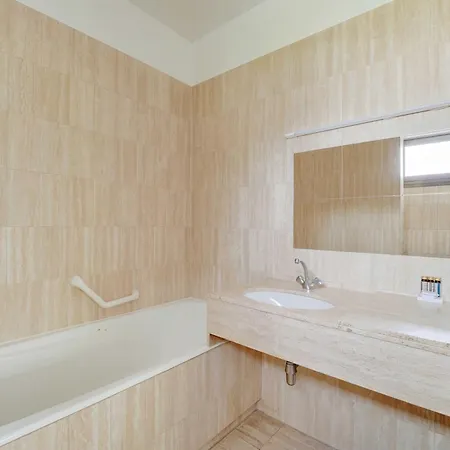 Modern With Balcony-2br For 6p - Apartment