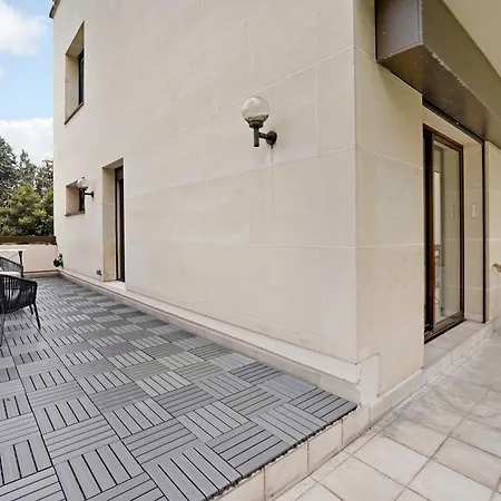 Apartment Modern With Balcony-2br For 6p - *