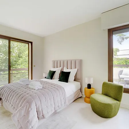 Modern With Balcony-2br For 6p - Apartment
